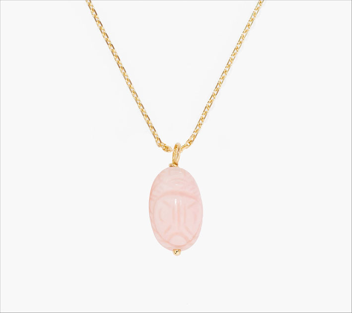 Pendente Scarabée con opale rosa intagliato