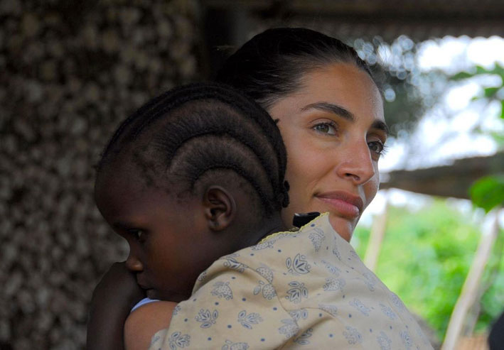 Caterina Murino a supporto della campagna  Stand Up for African Mothers