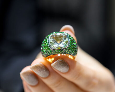 Alberti, anello con peridoto e tsavoriti
