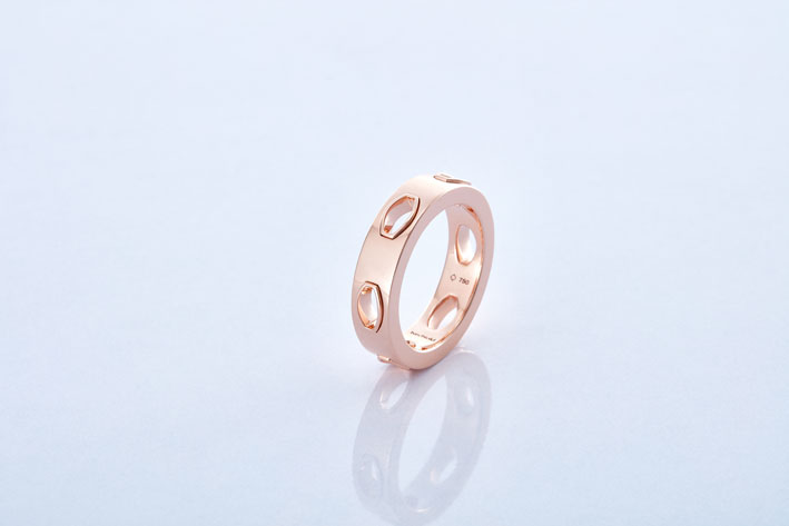 Corum, anello Petit Tonneau in oro rosa