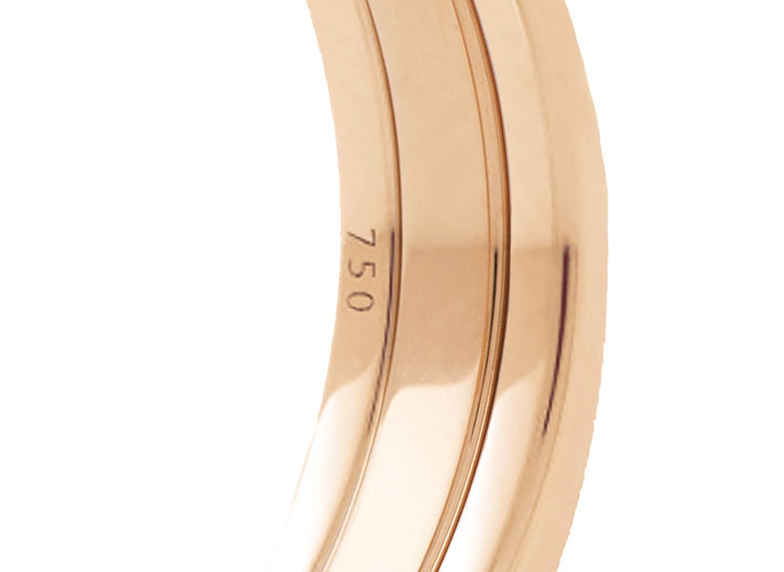Questo anello in oro della francese Marie Mas indica l'oro 18 carati con il numero 750