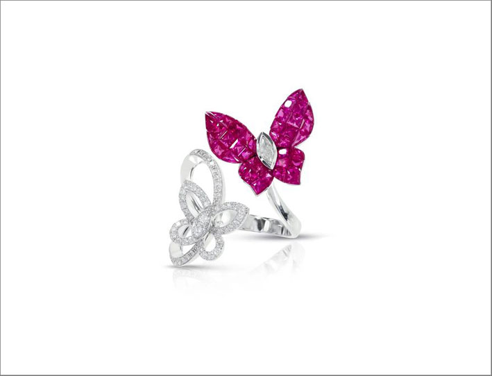 Anello Butterfly con diamanti e rubini realizzato in invisible setting