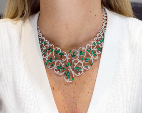 Collana Doha con diamanti per 17 carati e smeraldi per 13,70 carati. Copyright: gioiellis.com