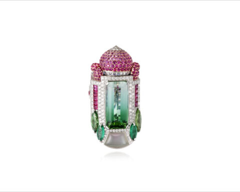 Anello Taj Mahal, con una tormalina di 27,24 carati, tsavorite, pietra di luna, rubino, diamante, zaffiro rosa, oro
