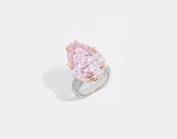 Anello con diamante rosa di 20 carati