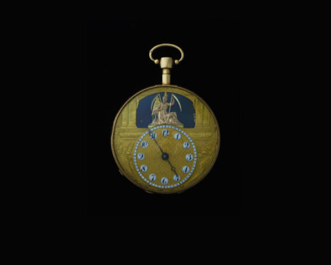 Orologio da tasca, noto come jacquemart. Genf, ca. 1800. Ottone dorato, rame cesellato, dorato, argentato, smalto flinqué, 7,7 cm di altezza, 5,55 cm di diametro, 2,4 cm di spessore. Ginevra, Museo d’arte e storia