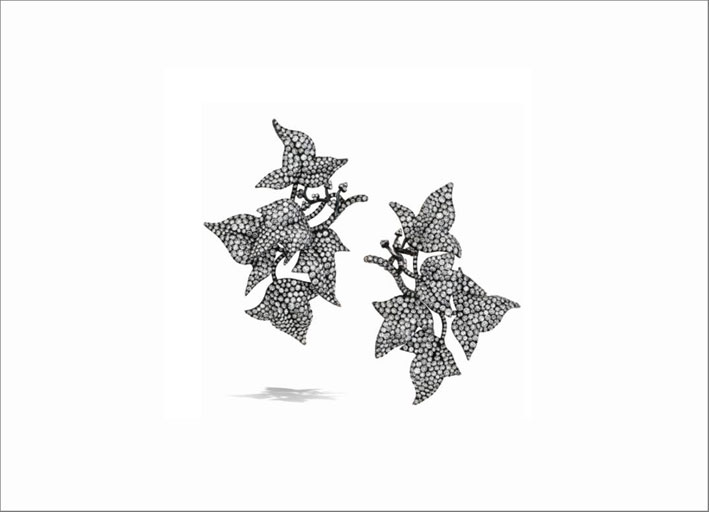 Orecchini a forma di foglie di edera con diamanti