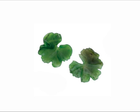 Orecchini a forma di foglie di geranio con giada nefrite e diamanti