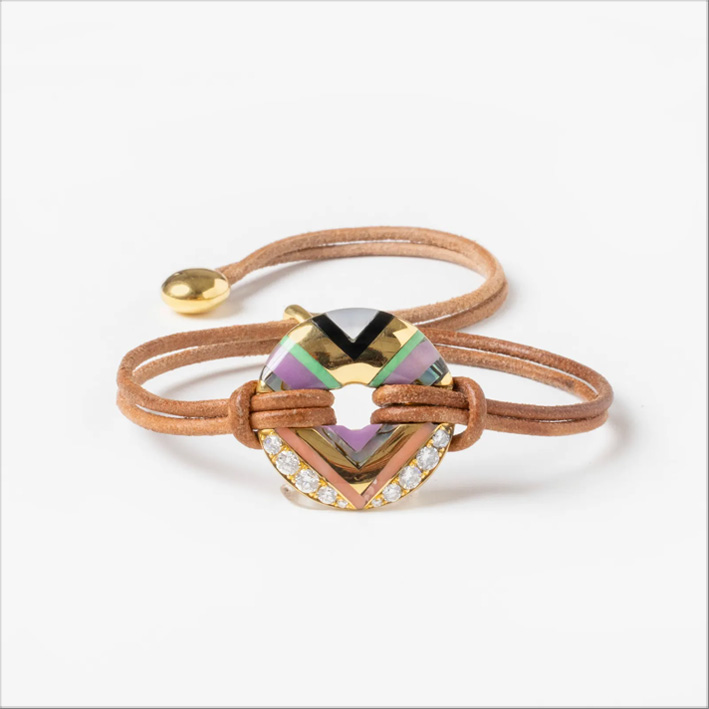La geometría vista a través de los ojos de Nicholas Varney 2 Bracciale con laccio in pelle: oro, diamanri, madreperla, abalone