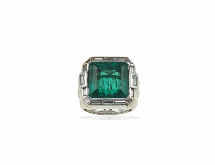 Ring with Colombian emerald of about 10 carats