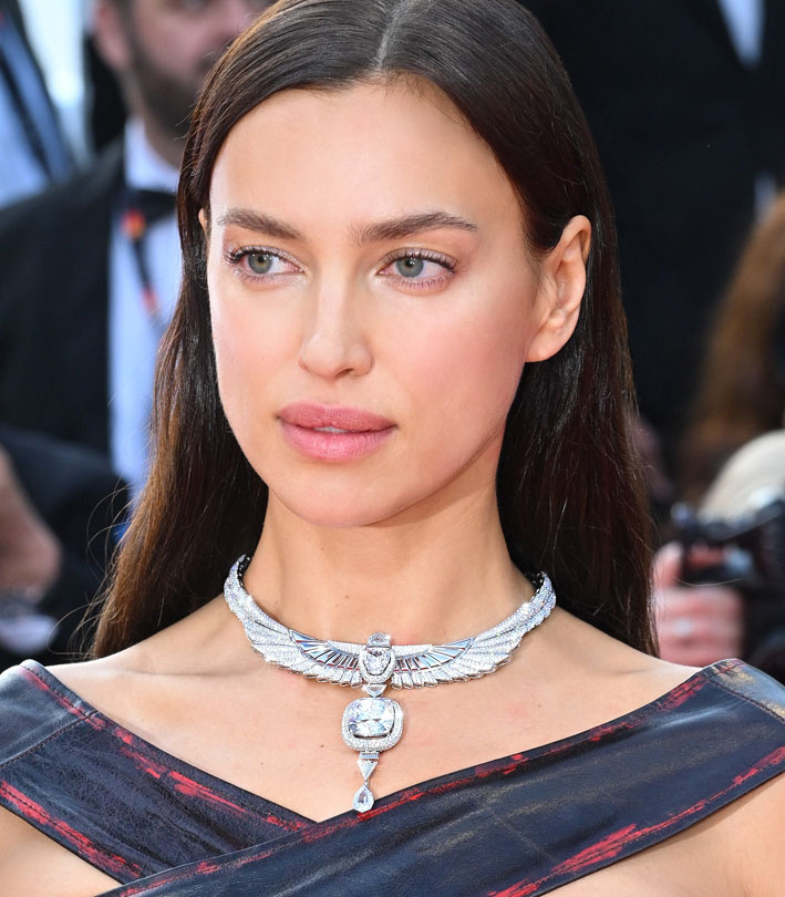Model Irina Shayk whit necklace by Messika