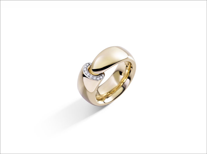 Calla the One ring in 18K yellow gold and diamonds