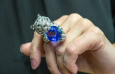 Anello tigre con diamanti e una tanzanite di 25,73 carati. Copyright: gioiellis.com