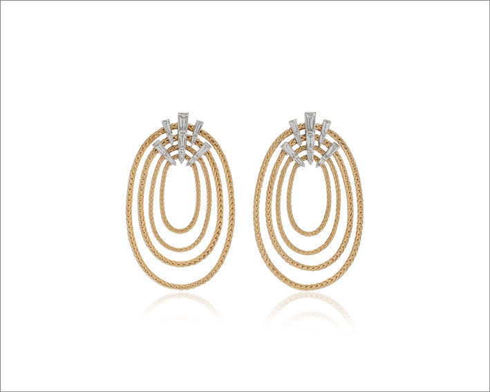 Nikos Koulis, gold and diamonds earrings