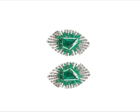 Orecchini con smeraldi e diamanti di Kamyen, vincitori al Couture Design Awrads nella categoria Best in Colored Gems Under $40,000 Retail