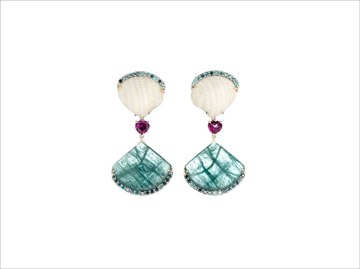 Colored aqua Tourmaline fan earrings with red rubelite heart on white chalcedony shell in 18kt white gold