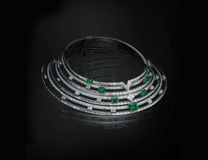 Gondwana necklace with seven strands of white gold with 259 diamonds and seven Colombian emeralds: in the center there is a 4.51-carat stone
