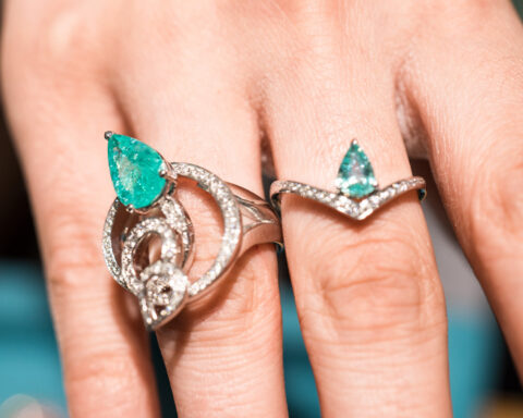 Vincent Michel, anelli con paraiba e diamanti. Copyright: gioiellis.com