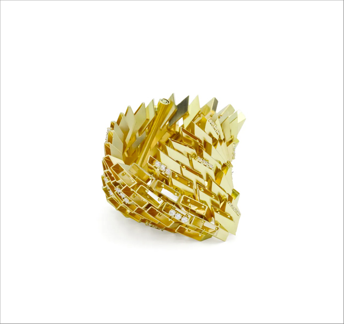 Anello di Salima Thakker arrivato al secondo posto al Couture Deign Awards 2026 nella categoria Best in Gold