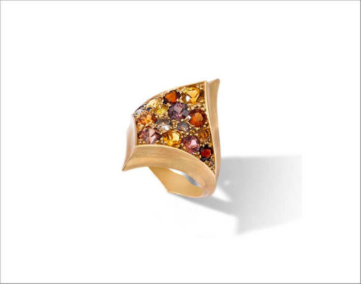 Capucine H, anello in oro 18 carati, zirconi, granati, diamanti cognac