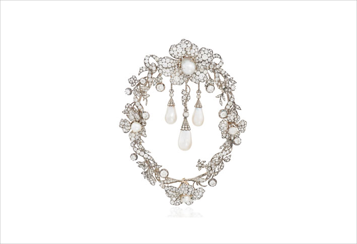 Ornamento per corpetto appartenuto all'arciduchessa Maria Teresa d'Austria-Teschen (1845-1927), in perle naturali e diamanti