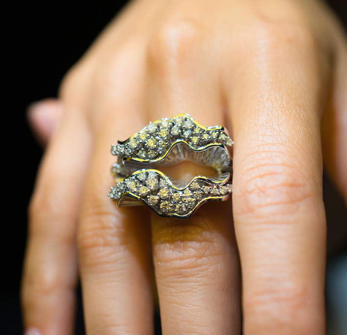 Palmiero, an explorer in high jewelery 2 Anello Rays of Sun in versione oro bianco e diamanti. Copyright: gioiellis.com