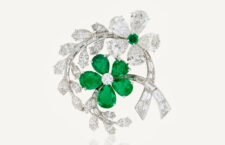 Spilla di Van Cleef & Arpels con smeraldi e diamanti
