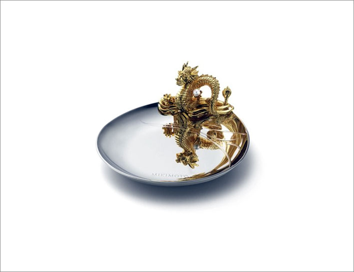 Un gioiello speciale di Mikimoto in oro 18 carati, perle South Sea e rubini