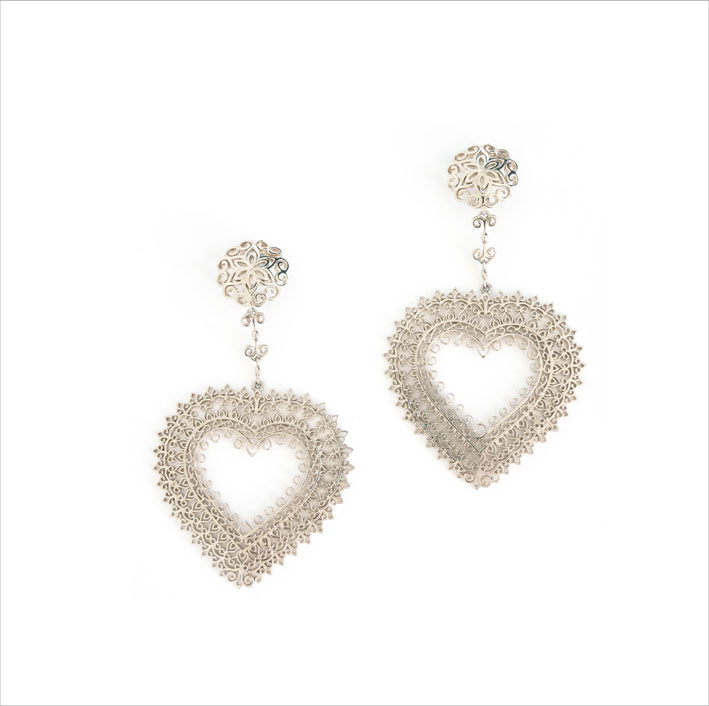Heart earrings in oro bianco 