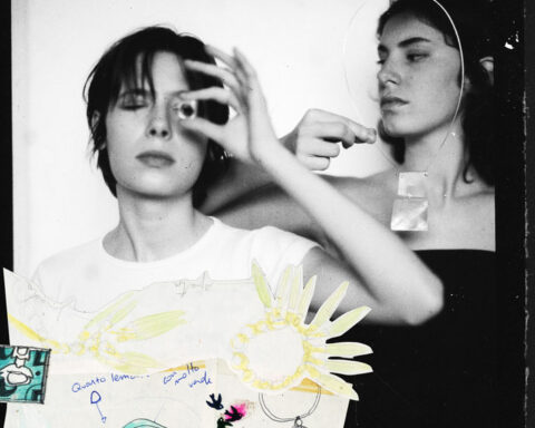 Marta Caffarelli e Viola Naj-Oleari in una foto del 1998 di Nicola De Rosa. Dal libro «Due nomadi gold»