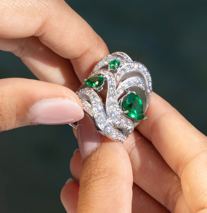 Anello con smeraldi e diamanti