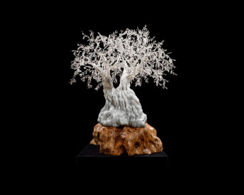 L'Ulivo Bianco, scultura di Agatino Cappella. Courtesy Giuliano Castrenze, World Diamond Group