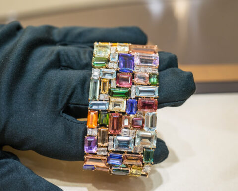 Damiani, collezione Fantasy Cut, bracciale di alta gioielleria con gemme. Copyright: gioiellis.com