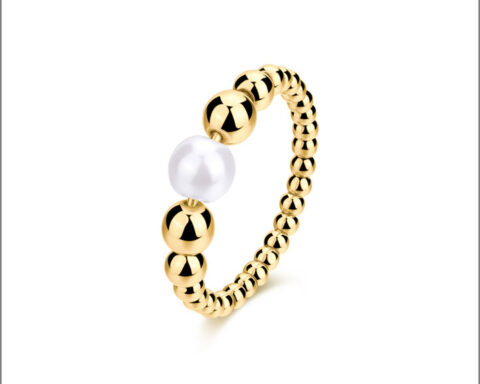 Anello in acciaio pvd dorato e perla conchiglia