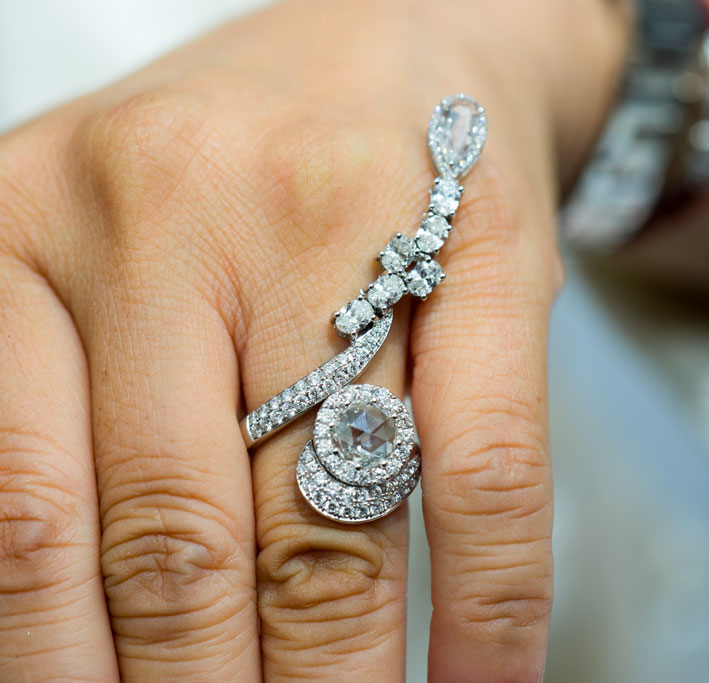 Les grandes pierres d'Artur Scholl 2 Anello con diamante taglio rosa. Copyright: gioiellis.com