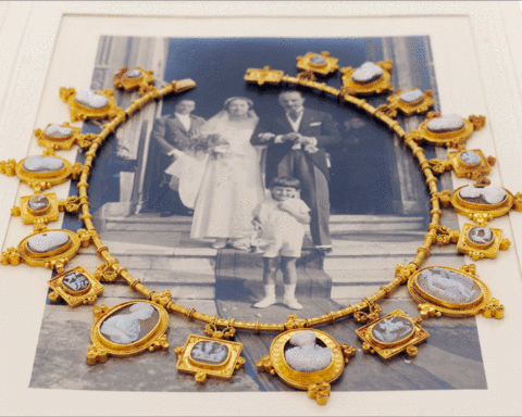 Collana in cammei e intagli, 1890