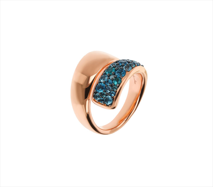 Anello in Golden Rose con pavé di Prisma Gem