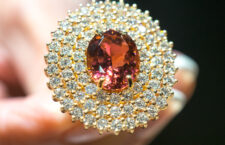 De Lazzari Oro Addosso, anello in oro con tormalina rosa e diamanti. Copyright: gioiellis.com