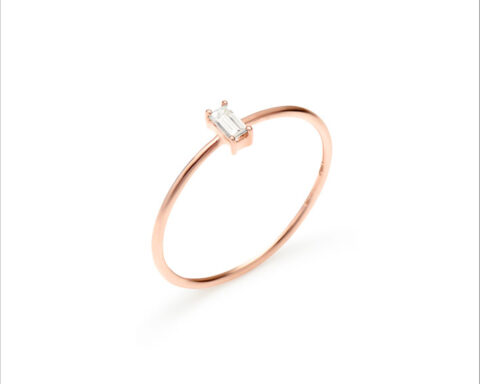 Anello della collezione Solitaire con diamante taglio baguette