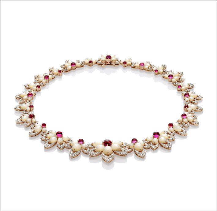 Collana in oro rosa con diamanti, madreperla e rubellite