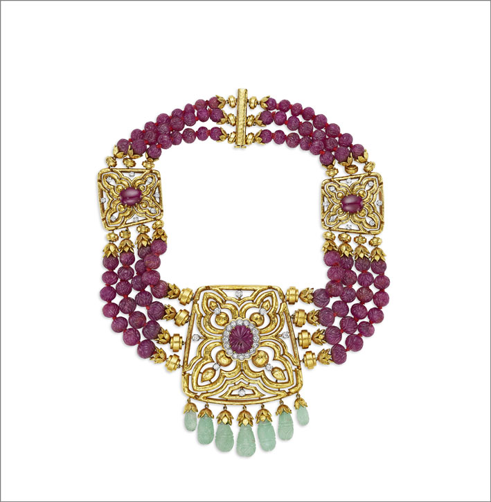 Joyas de Anne H. Bass para Christie's 2 Collare in rubini e smeraldi intagliati di David Webb