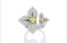 Anello con diamanti bianchi e zaffiri gialli