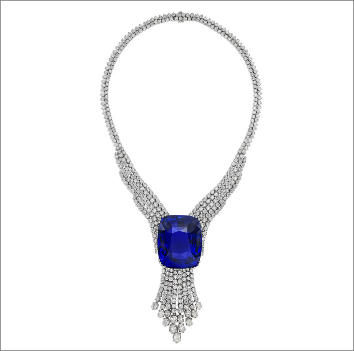 Un saphir géant pour Christie's à New York 1 La collana con zaffiro dello Sri Lanka (Ratnapura) dal peso eccezionale di 392,52 carati