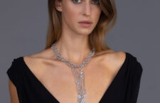 Collana con cristalli di osmio indossata