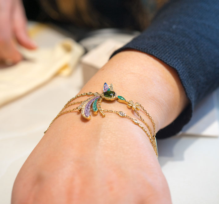 I Colibrì light di Sicis 2 Bracciale con smeraldi, diamanti, tsavoriti, malachite, micro mosaico. Copyright: gioiellis.com
