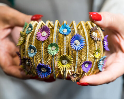 Bracciale in titanio, oro e diamanti. Copyright: gioiellis.com