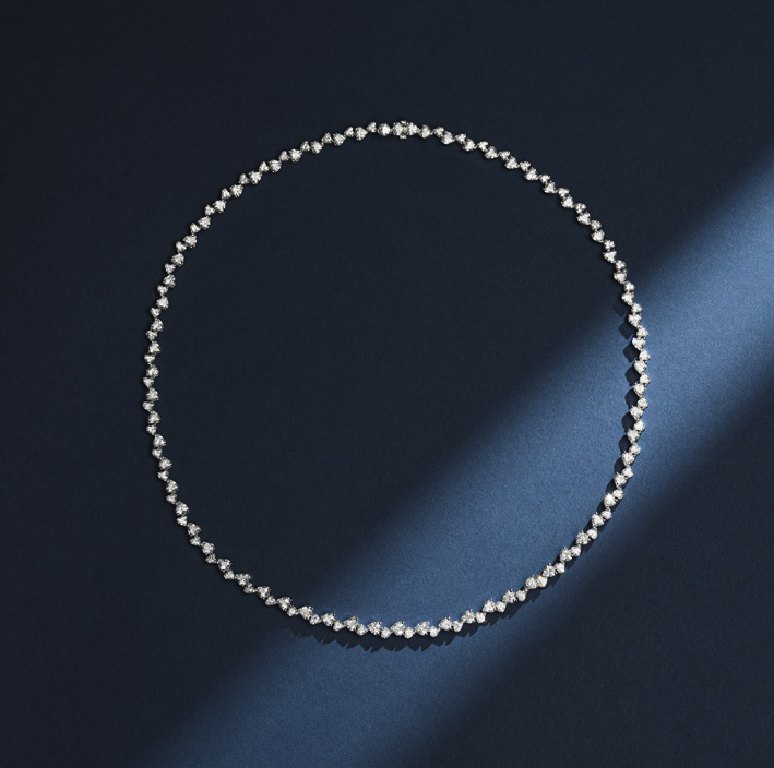 Girocollo in oro bianco e diamanti, collezione Anniversary Love Contrarié di Recarlo