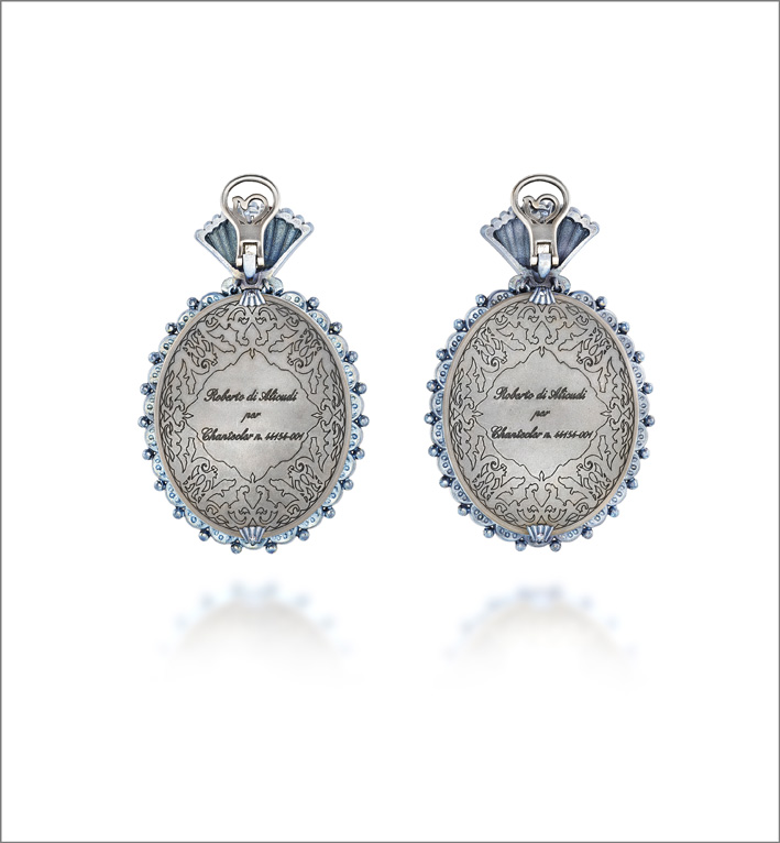 Hand-painted Chantecler earrings 1 Il retro degli orecchini