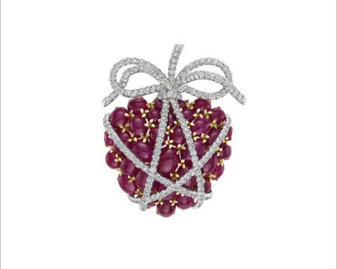 Verdura, spilla Wrapped Heart con rubini e diamanti