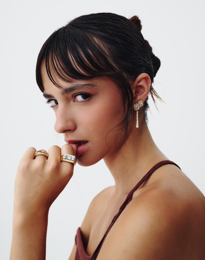 Orecchini The Nesh indossati